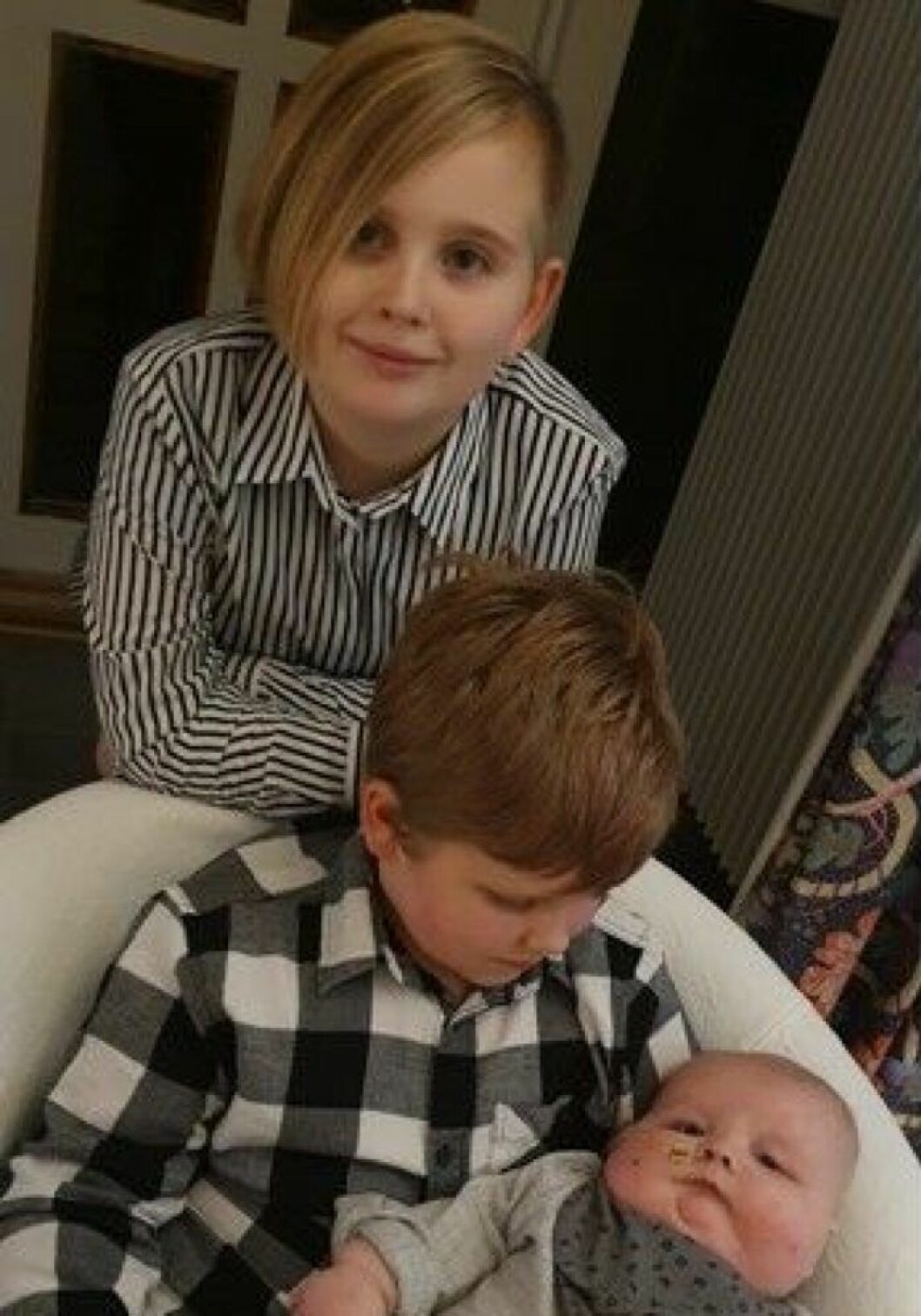 Walder firar sin första nyårasfton tillsammans med storasyskonen Tamlin och Nowa. Foto: Privat
