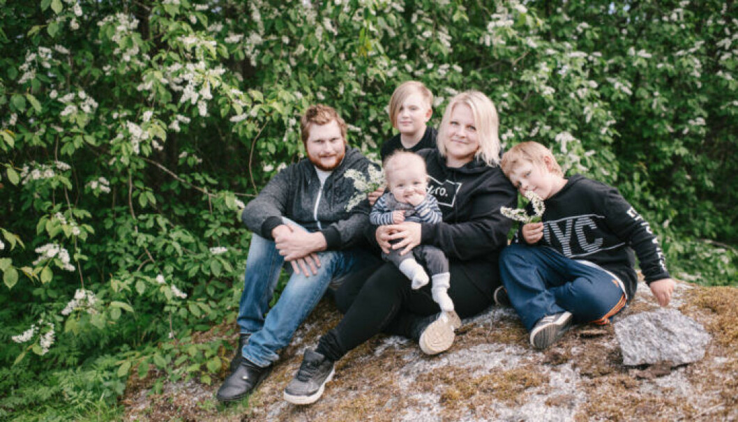 Walder med hela familjen – pappa Nicklas, storasyster Nowa, mamma Isabelle och storebror Tamlin. Foto: Izabelle Nordfjell