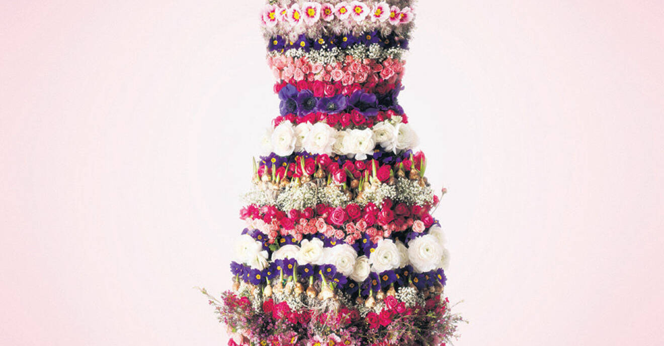 klänning gjord av olika blommor