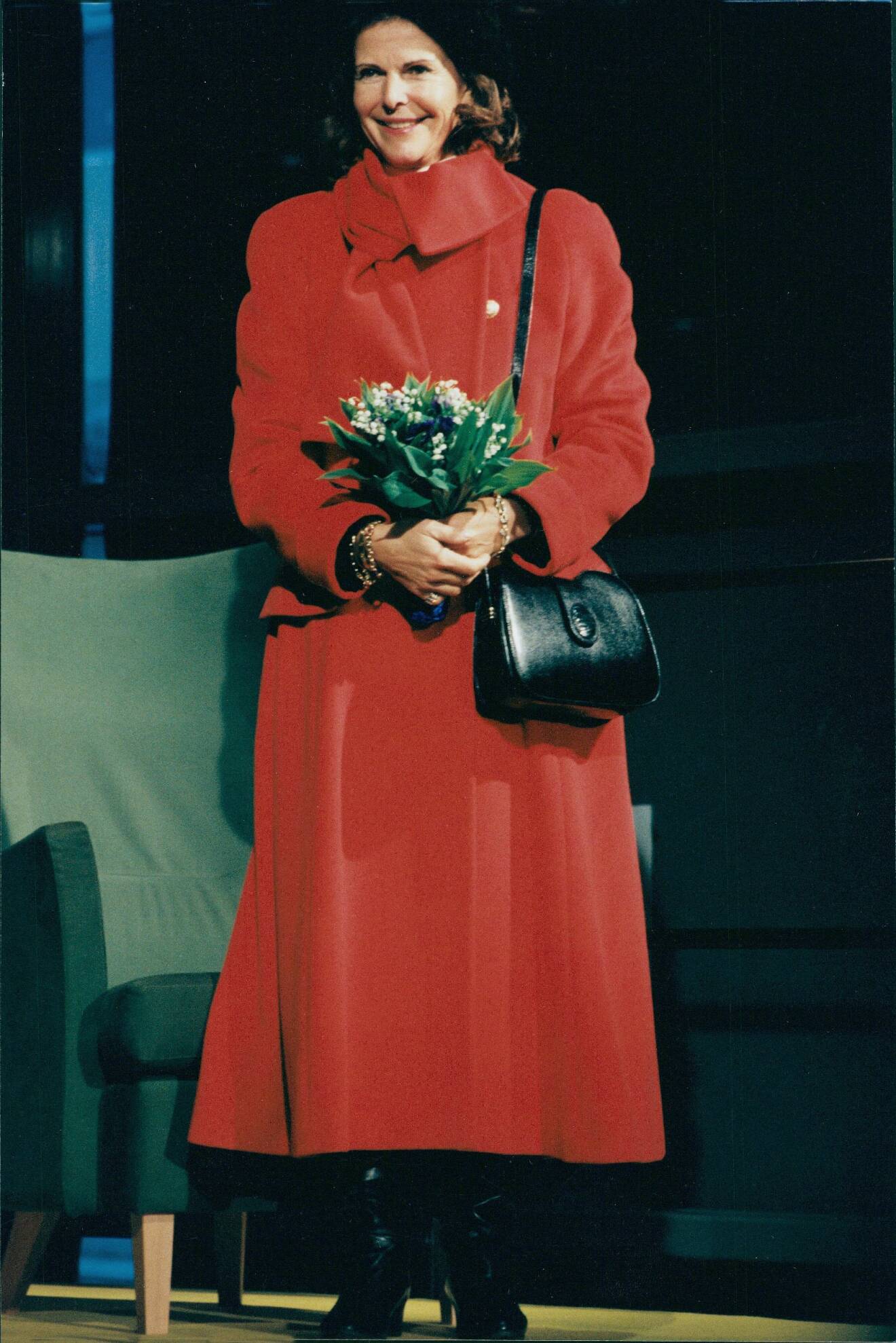 Drottning Silvia i röd kappa 1999