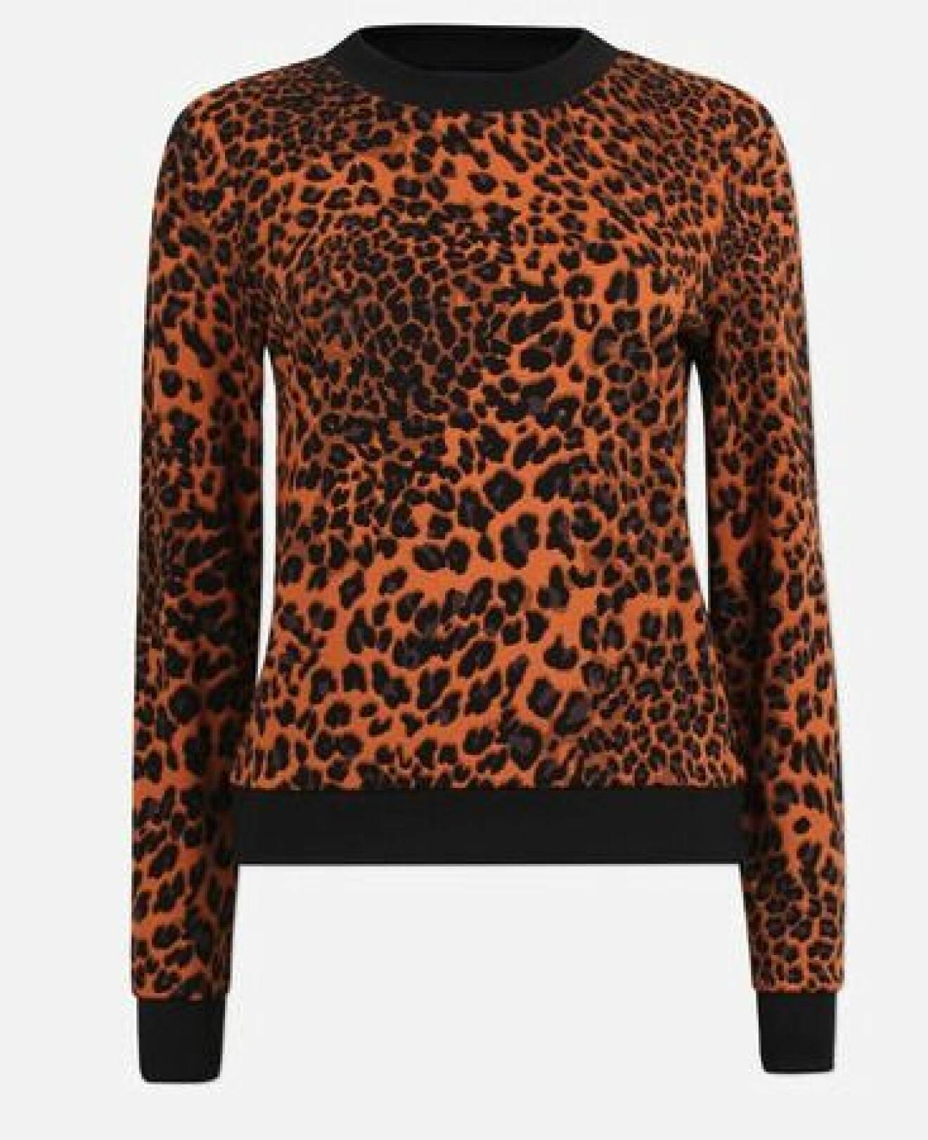 leopardmönstrad tröja