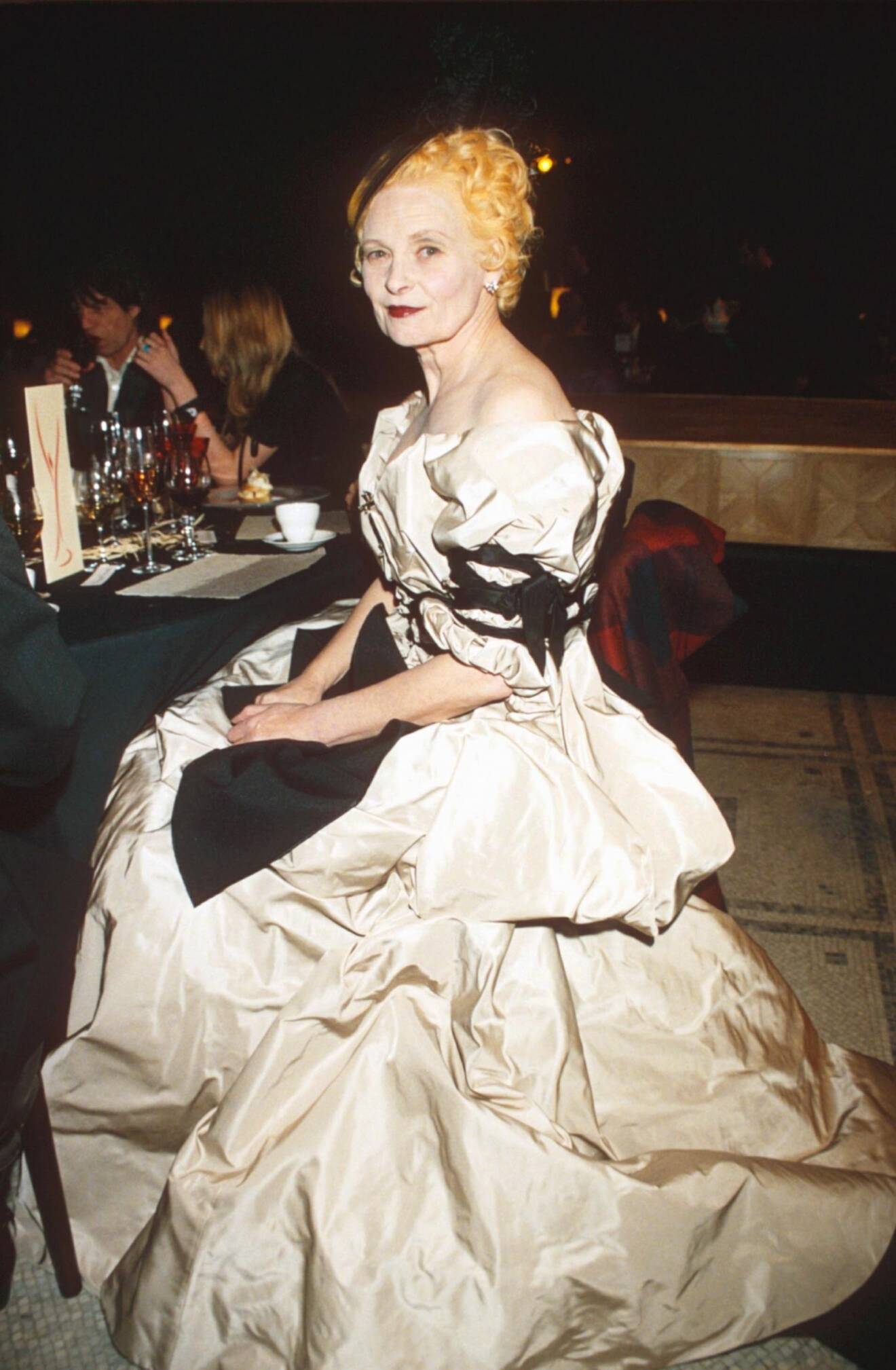 Vivienne Westwood i snygg champagneklänning