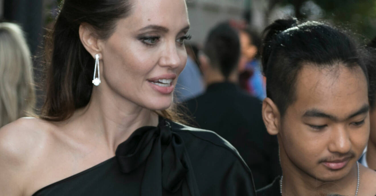 Angelina Jolie och sonen Maddox som inte längre vill bära pappa Brad Pitts efternamn.
