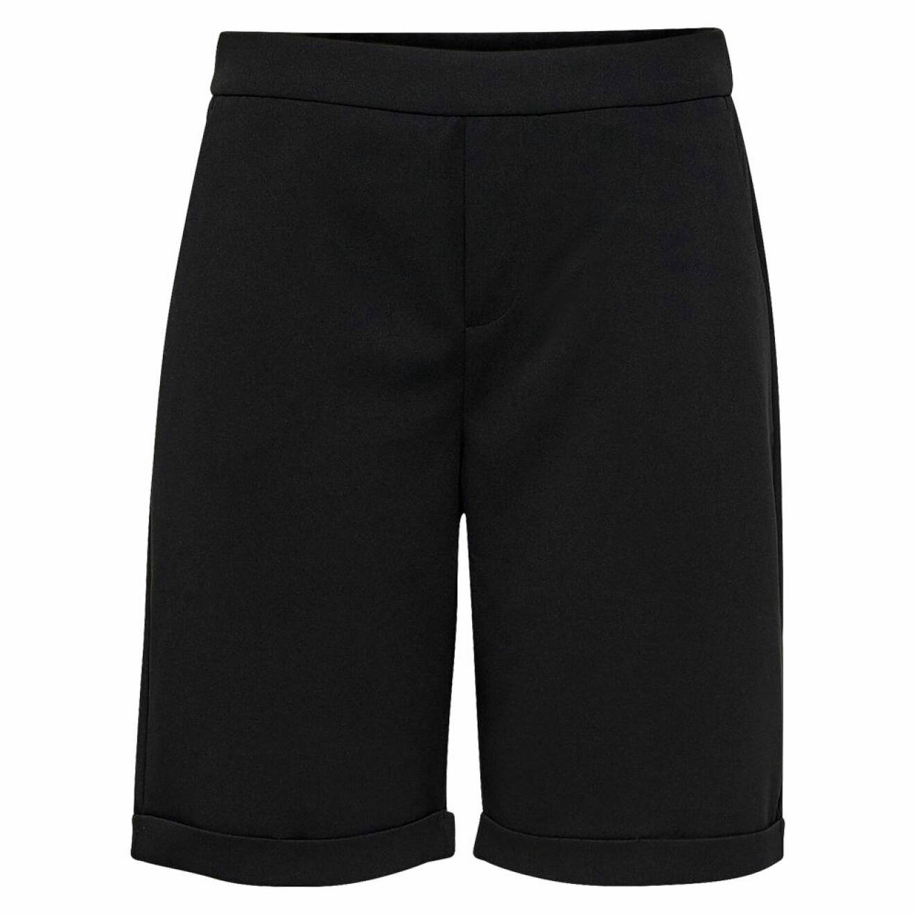 längre svarta shorts