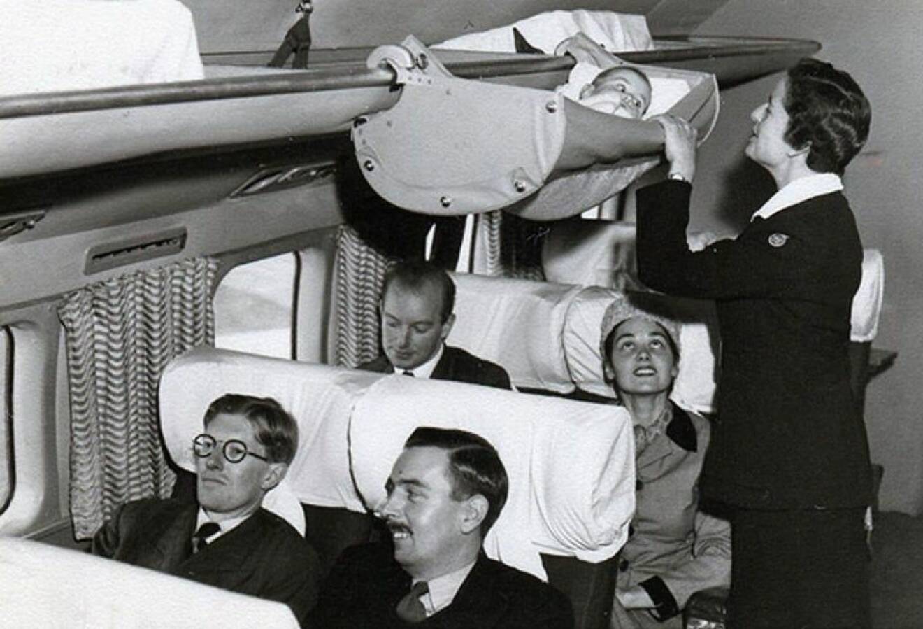 Barn på flygplan på 50-talet.