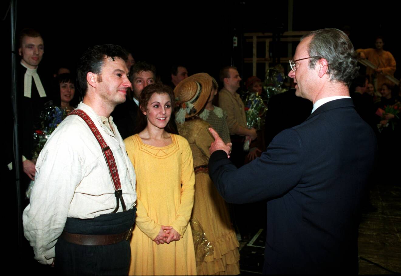 Helen Sjöholm och Anders Ekborg med kungen.