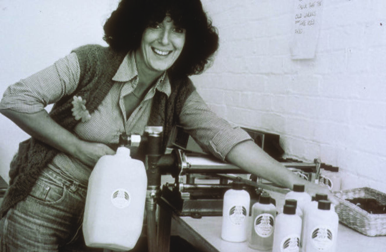 anita roddick med de första refillflaskorna på 70-talet