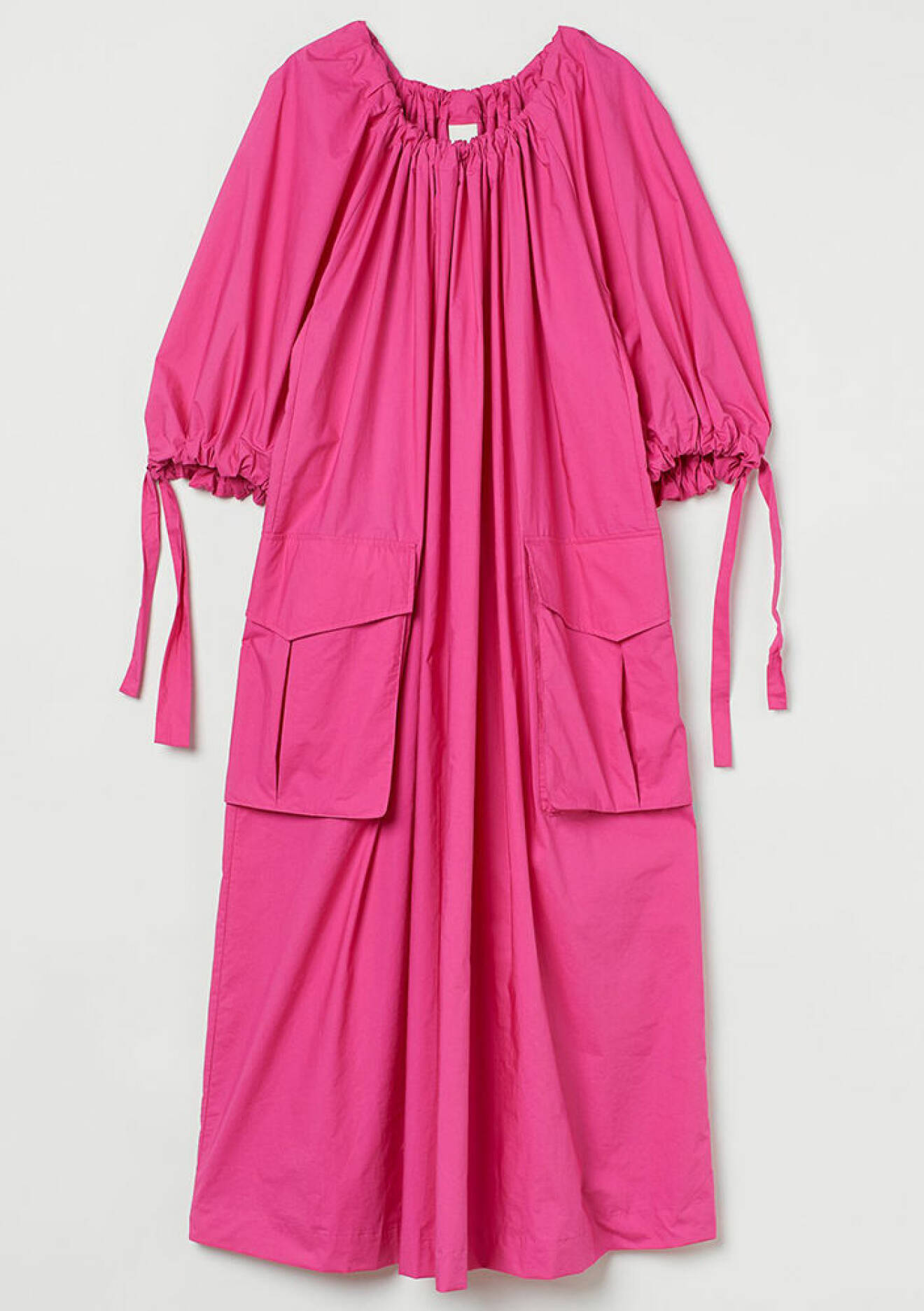 ceriserosa klänning från H&amp;M