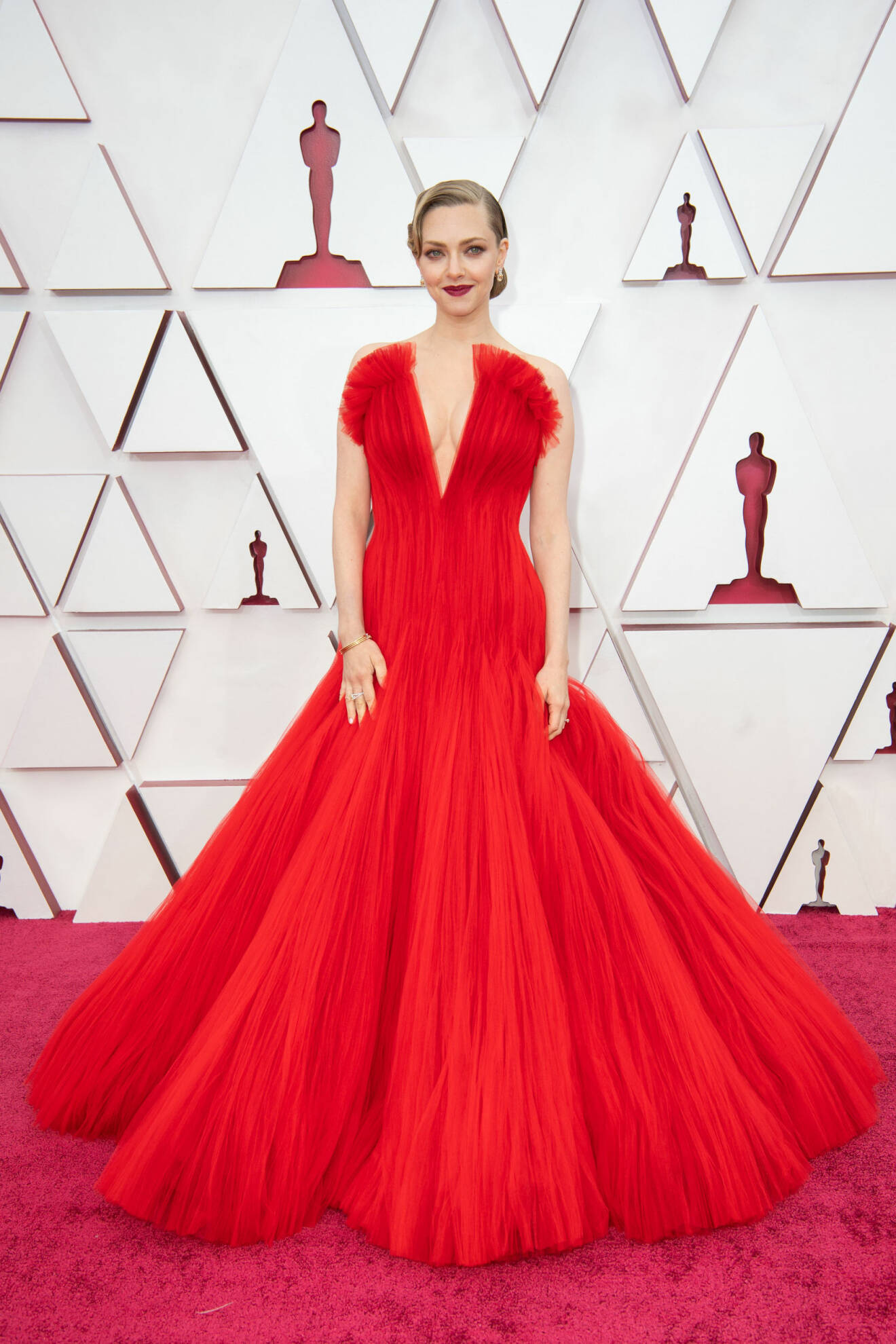 Amanda Seyfried på röda mattan på Oscarsgalan 2021