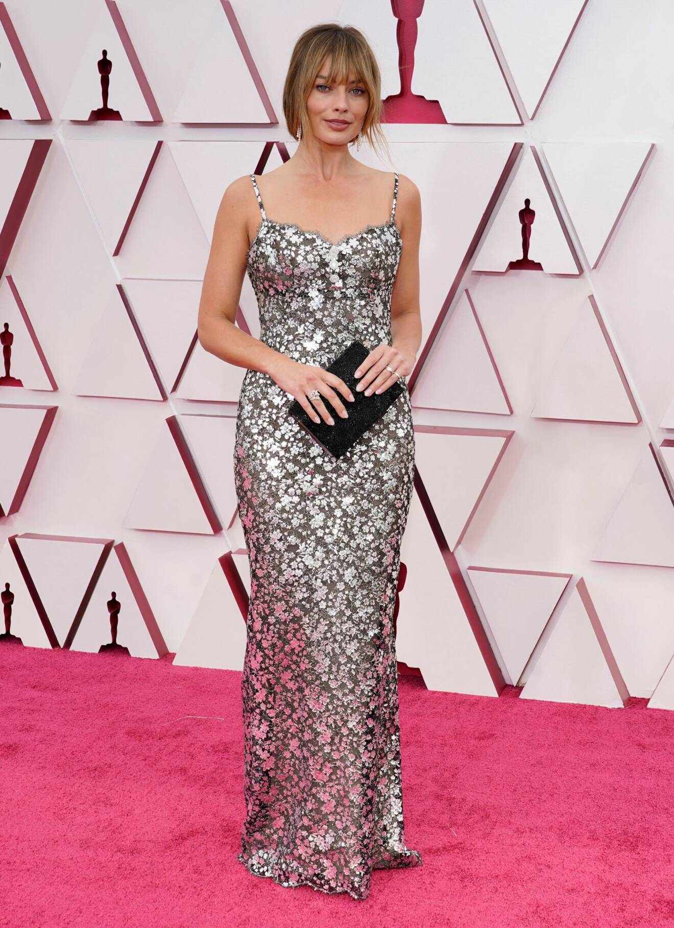 Margot Robbie på röda mattan på Oscarsgalan 2021