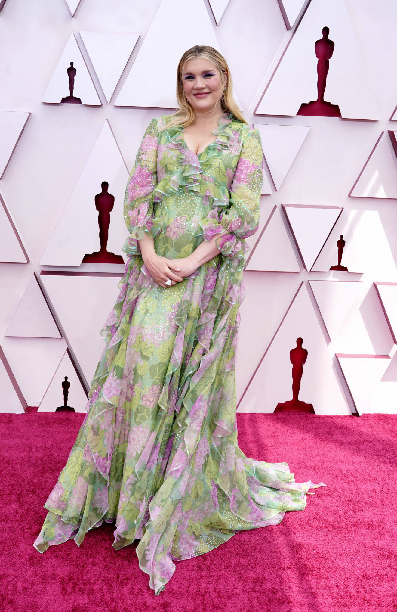 Emerald Fennell på röda mattan på Oscarsgalan 2021