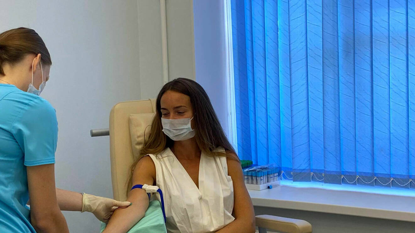 Anna Sane får behandling på IVF-klinik i Finland.