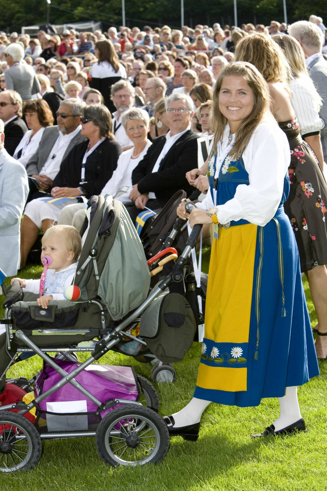 Pernilla Wiberg med barn Kronprinsessans födelsedag.