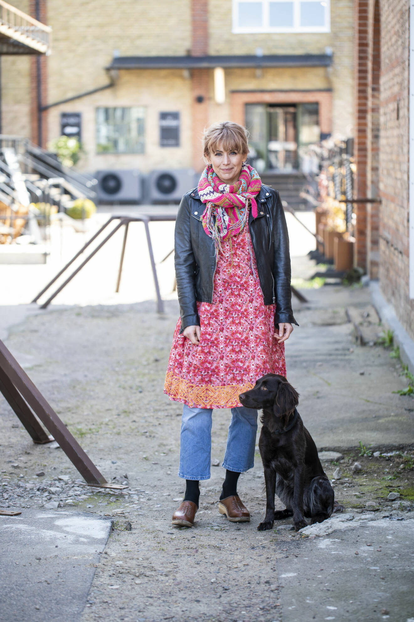 Tina Nordström på promenad med hunden hamma i Ödåkra.