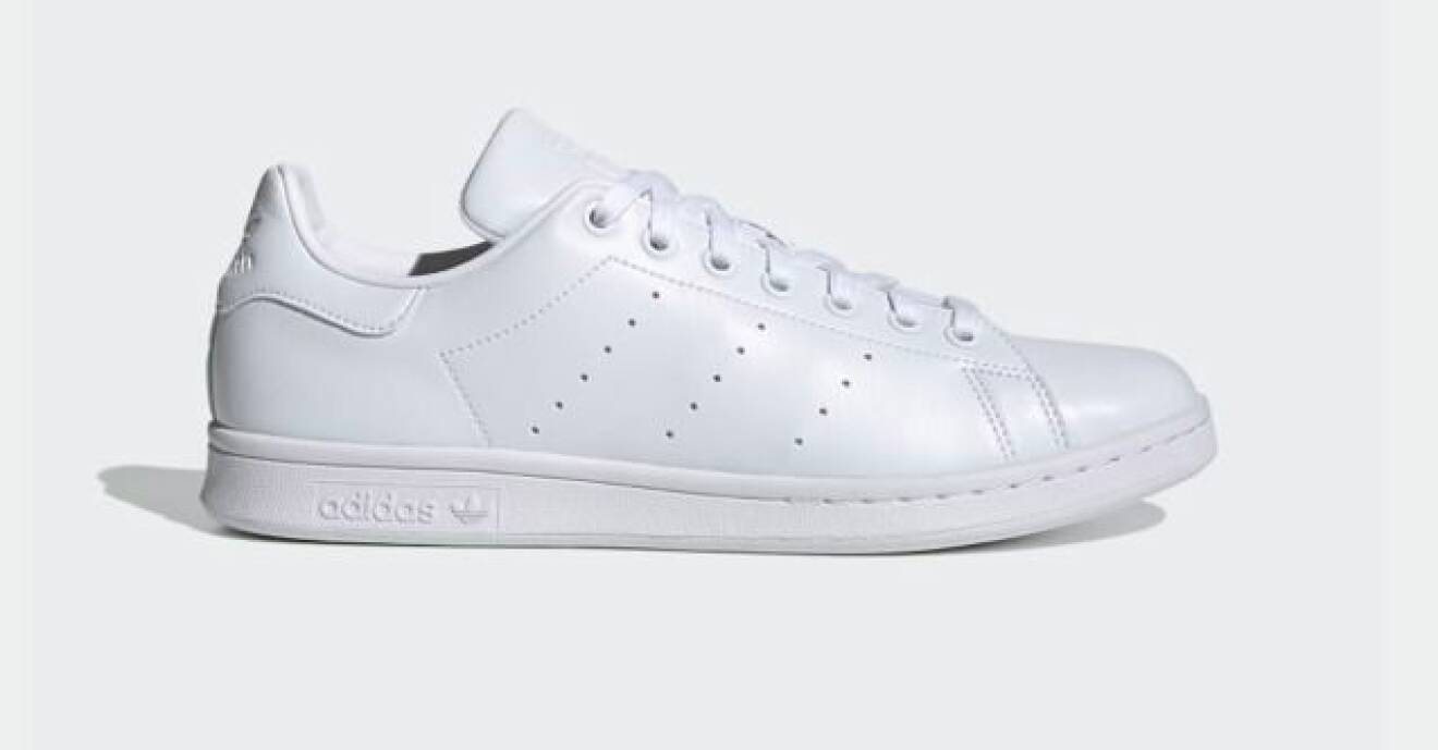Vita sneakers i modellen Stan Smith. Sneakers från Adidas.