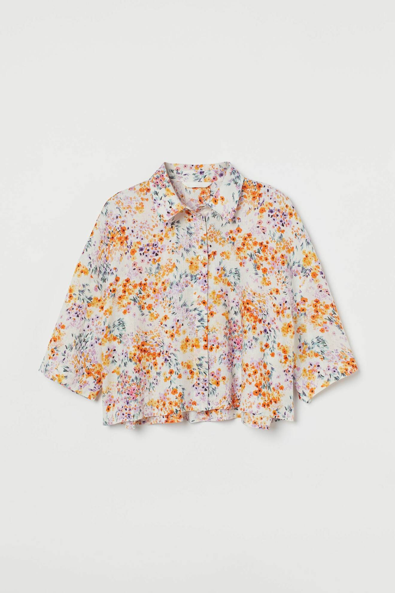 Kortärmad, kort skjorta med blommönster i pastelliga nyanser. Skjorta från H&amp;M.