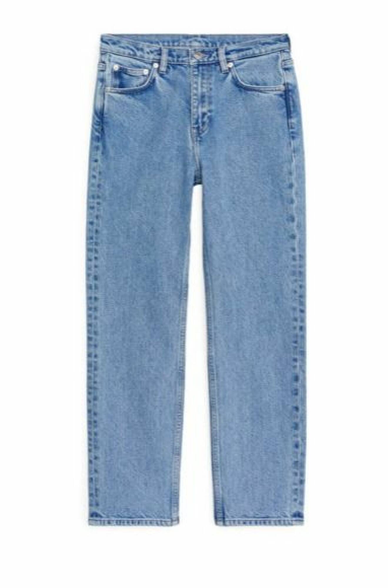 Blå, croppade jeans i rak modell. Jeans från Arket.
