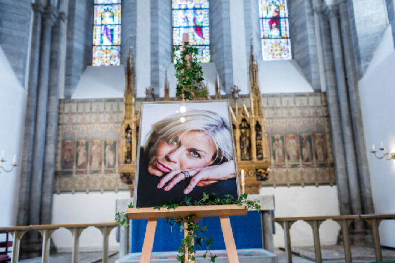 Begravning för Josefin Nilsson i Visby
