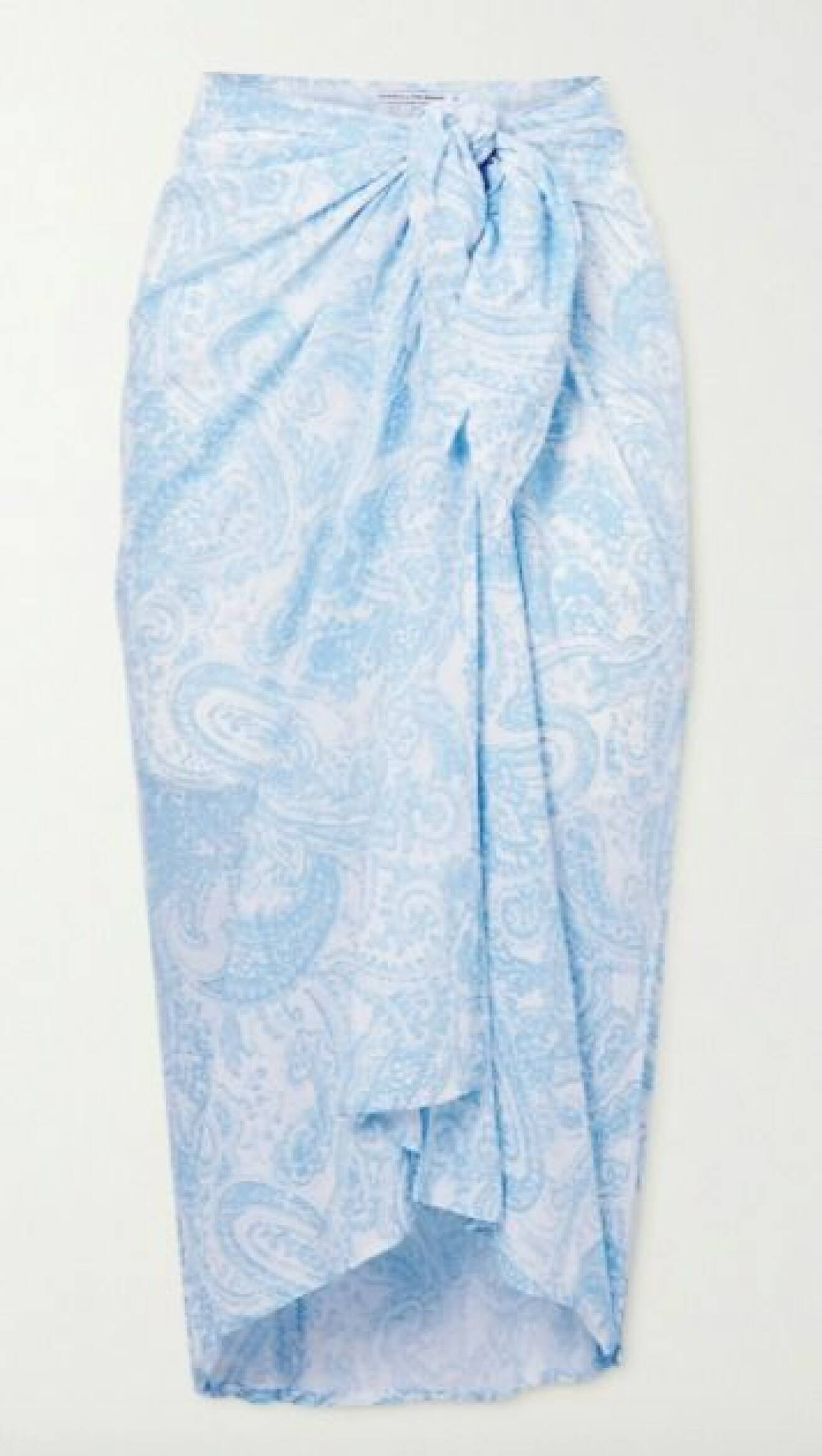 Ljusblå sarong i paisleymönster. Sarong från Faithful the brand.