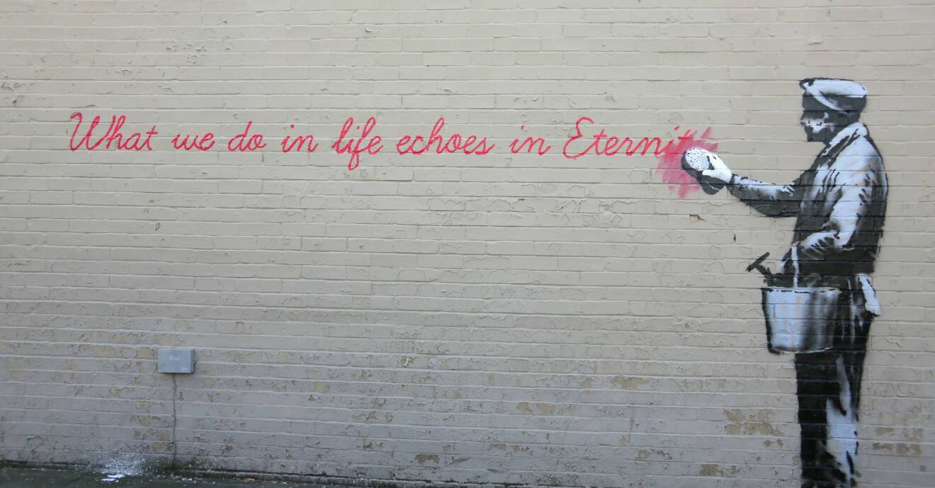Konstnären Banksys verk What we do in life echoes in Eternity