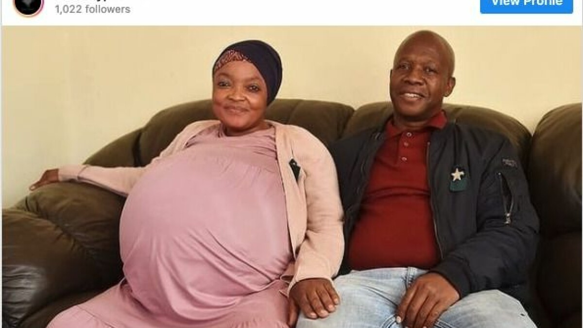 U meni fotosessiyaga taklif qildi va sikdi.