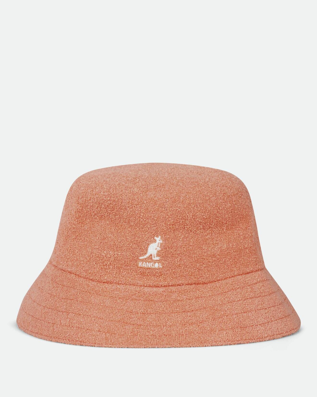 Persikofärgad Beppe-hatt i från Kangol, finns på Junkyard.se