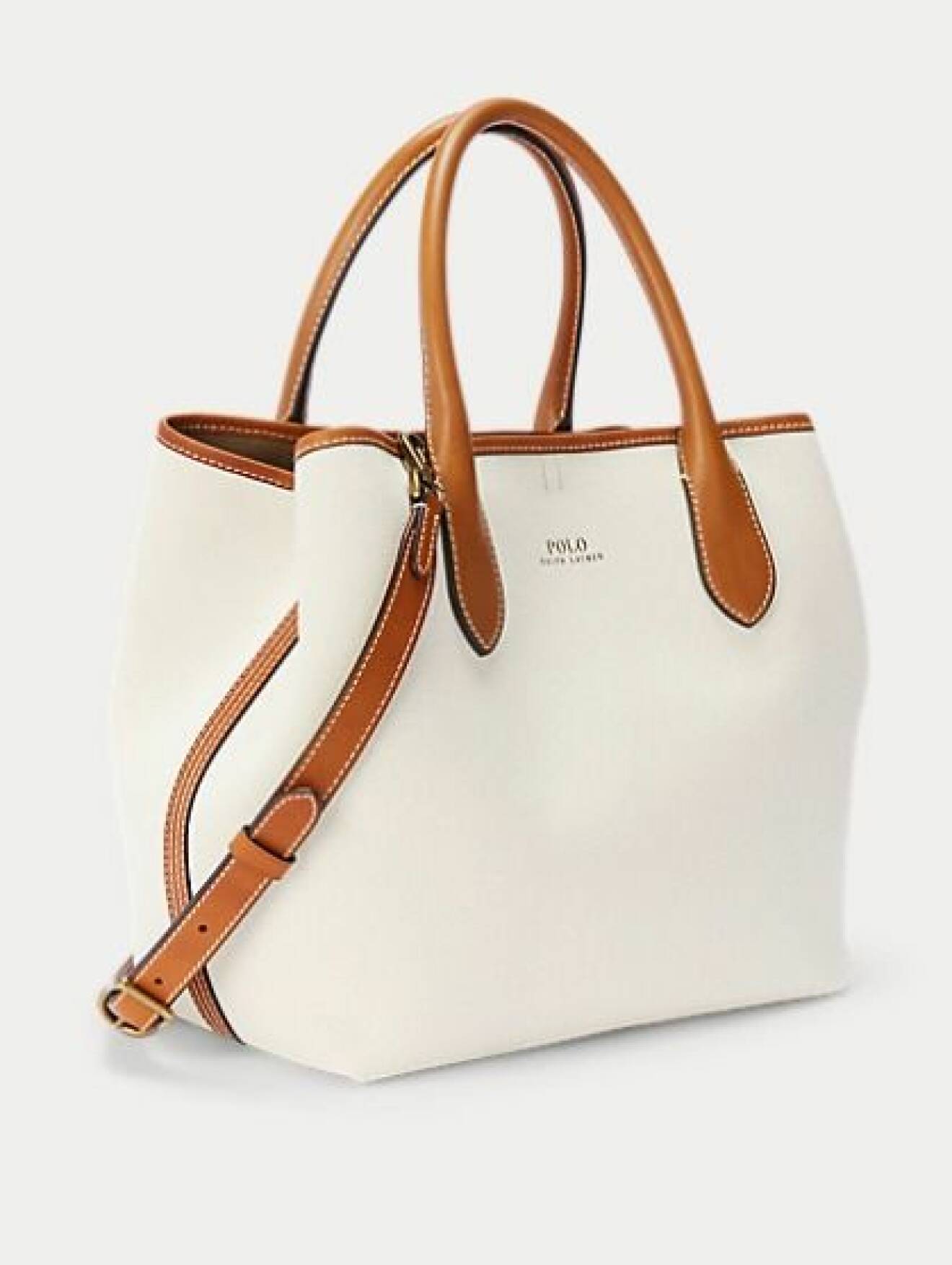 Vit väska med bruna skinndetaljer och axelremmar. Väska från Polo Ralph Lauren.