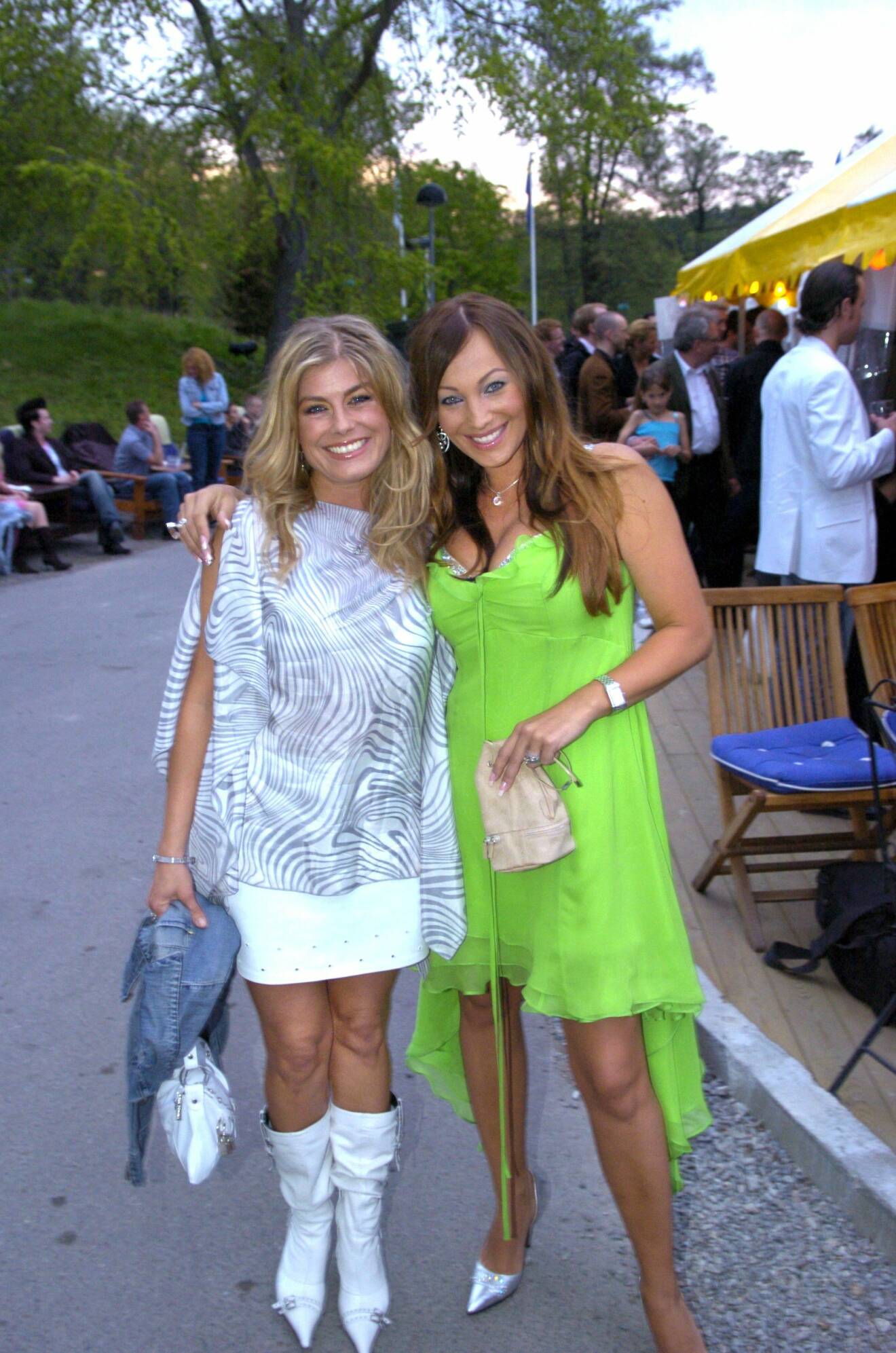 Pernilla Wahlgren och Charlotte Perrelli 2004