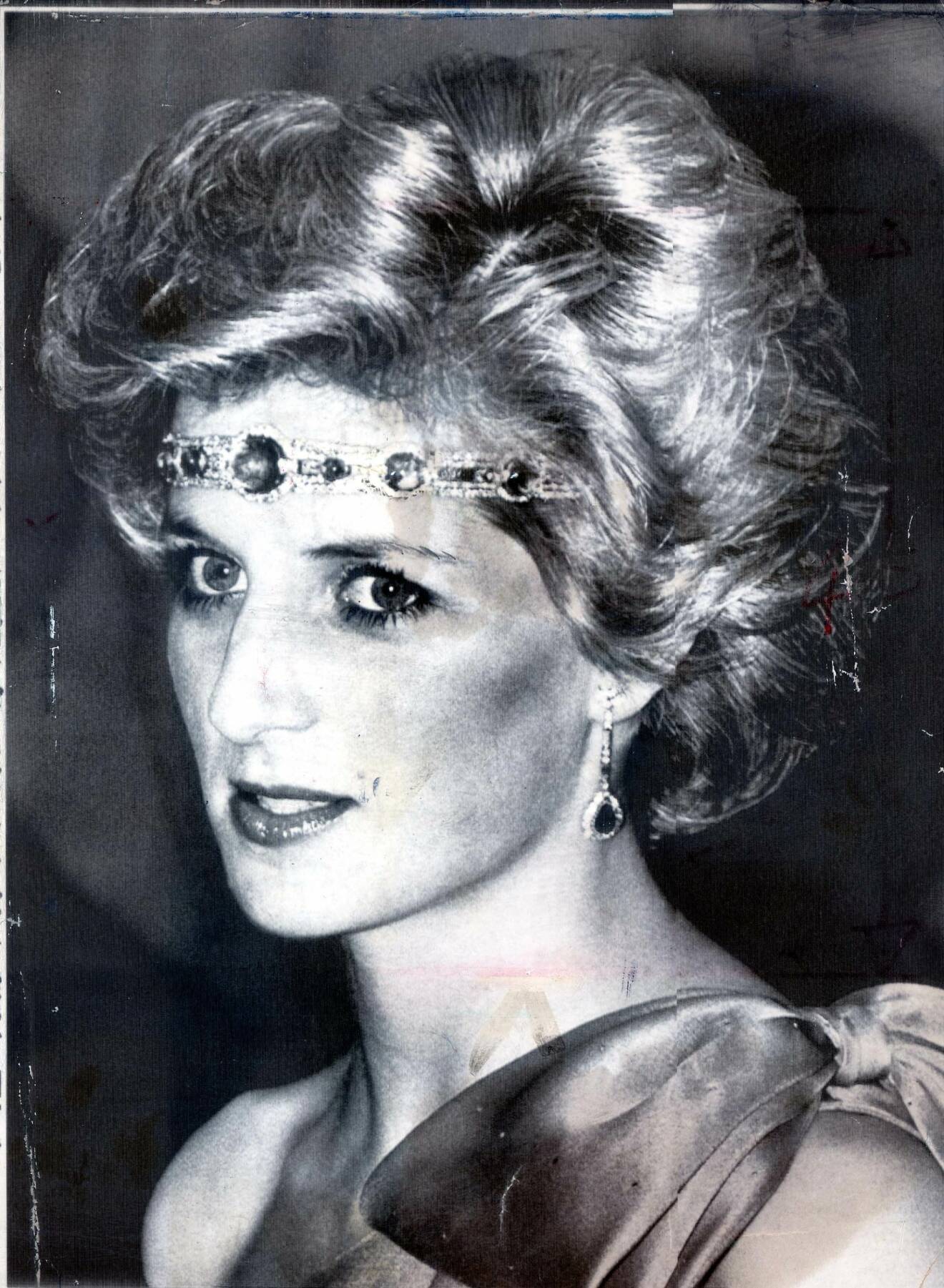 Diana använde drottning Marys halsband som pannband