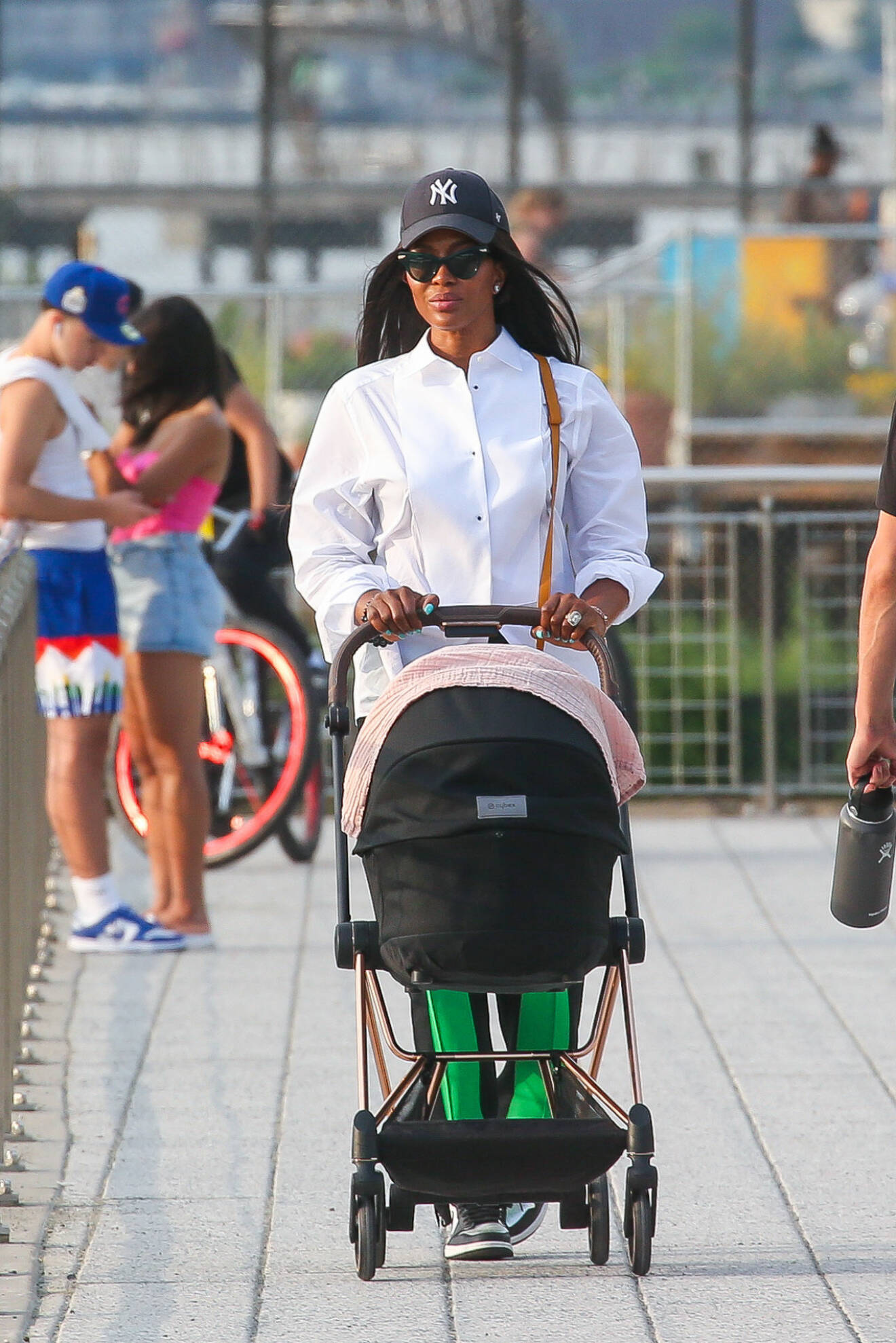 Naomi Campbell med barnvagnen