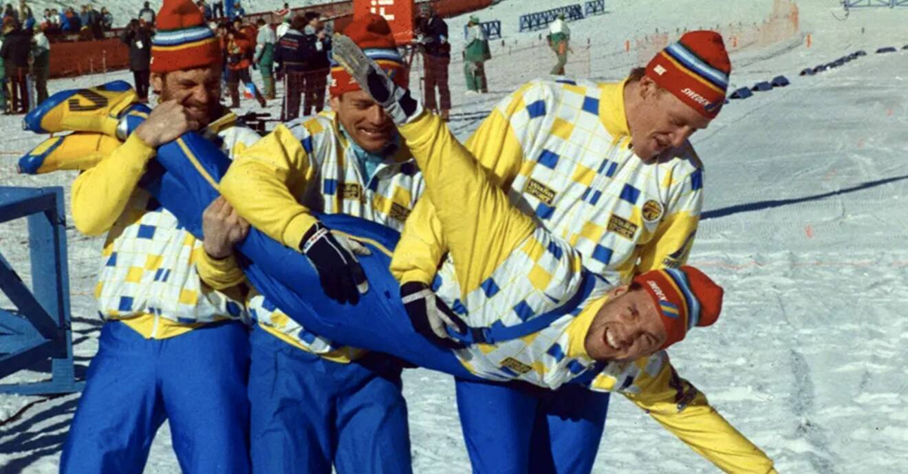 Gunde Svan och skidherrarna firar stafettguld i OS i Calgary 1988.