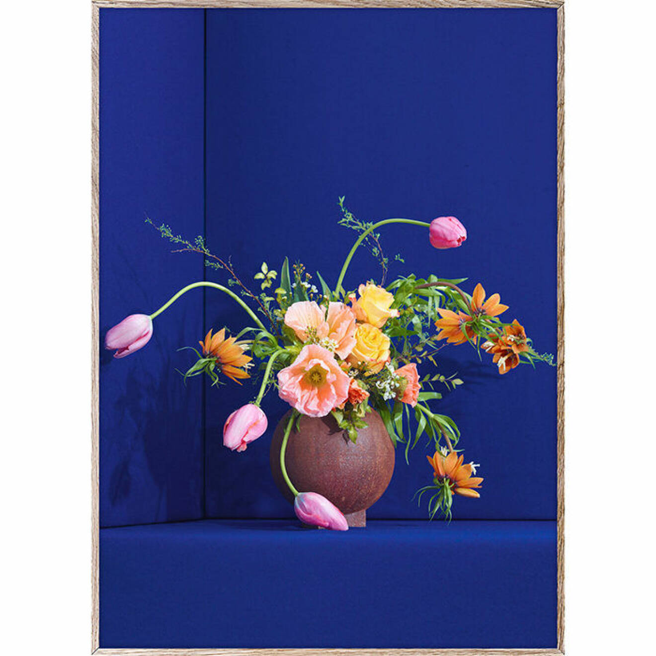 Koboltblå poster med blommor från Paper Collective