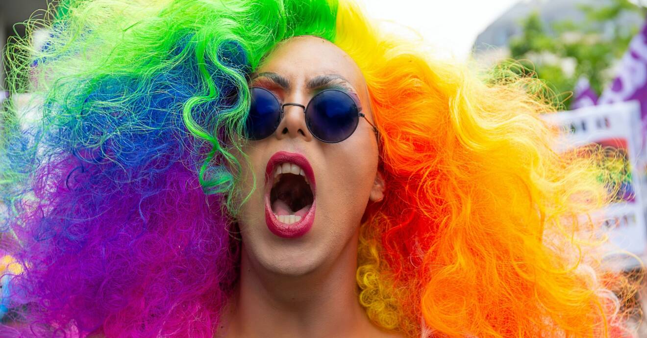 färgsprakande hår på Pride
