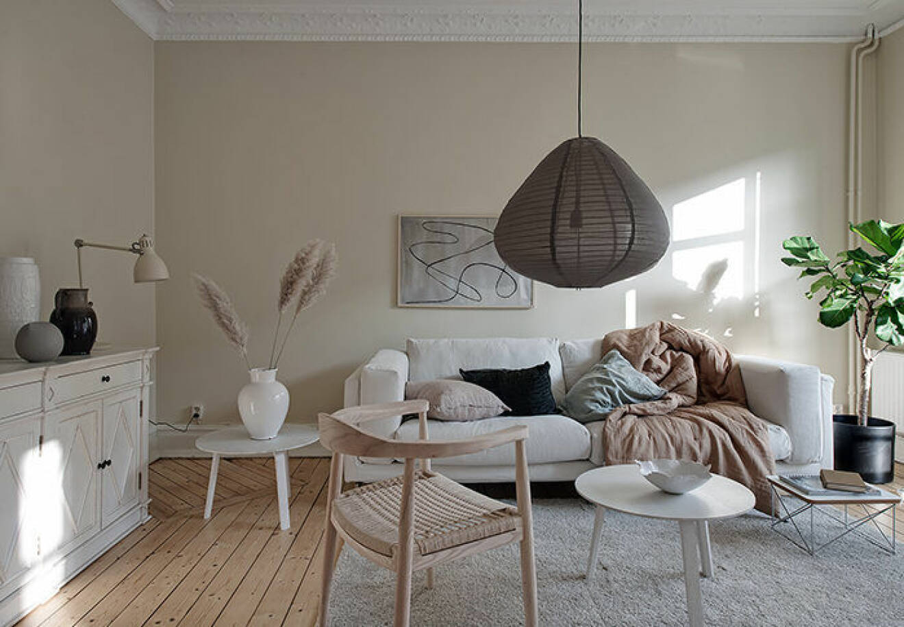 Beige och ljust i den här stilfulla lägenheten i Göteborg