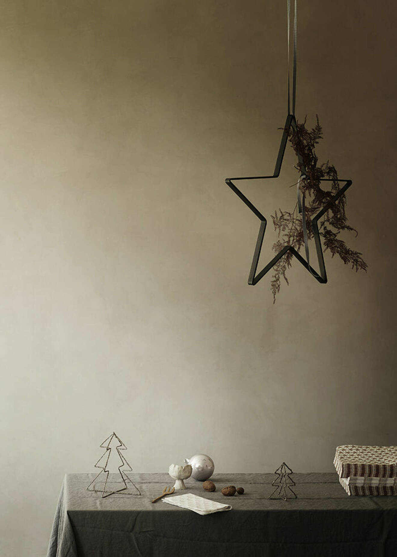 Minimalistisk design på julens dekorationer hos Tine K Home