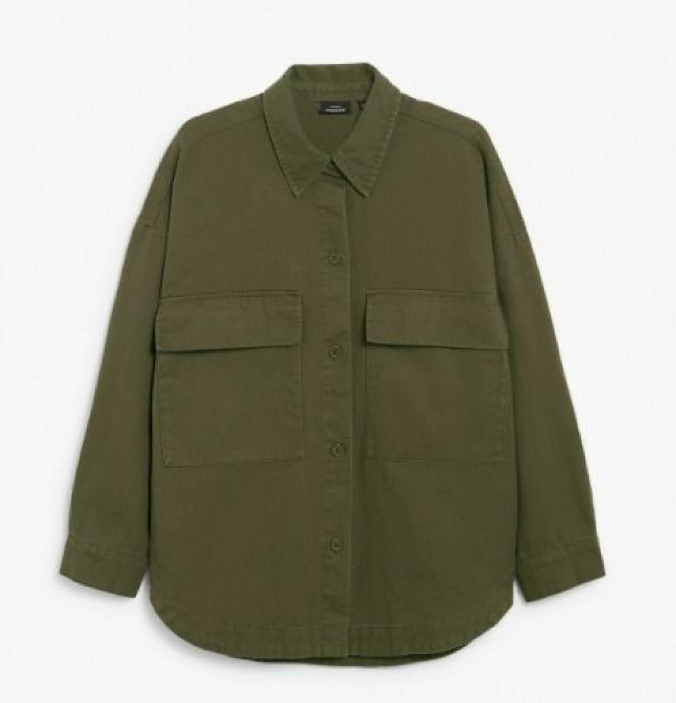 Militärgrön overshirt med fick på brösten. Overshirt från Kappahl.
