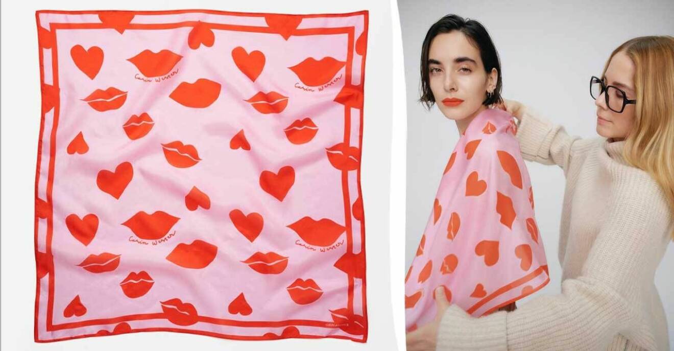 Bild på Carin Wester som stylar en scarf på modellen. Samt en bild på scarfen. Scarfen är ljusrosa med röda hjärtan och läppar.