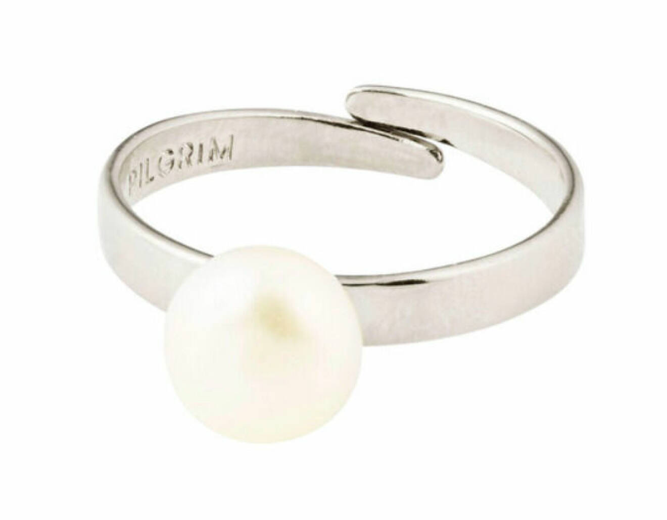 Justerbar ring, silverfärgad med pärla på. Ring från Pilgrim.