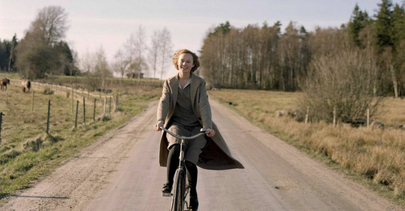 Alba August som Astrid Lindgren i filmen Unga Astrid.