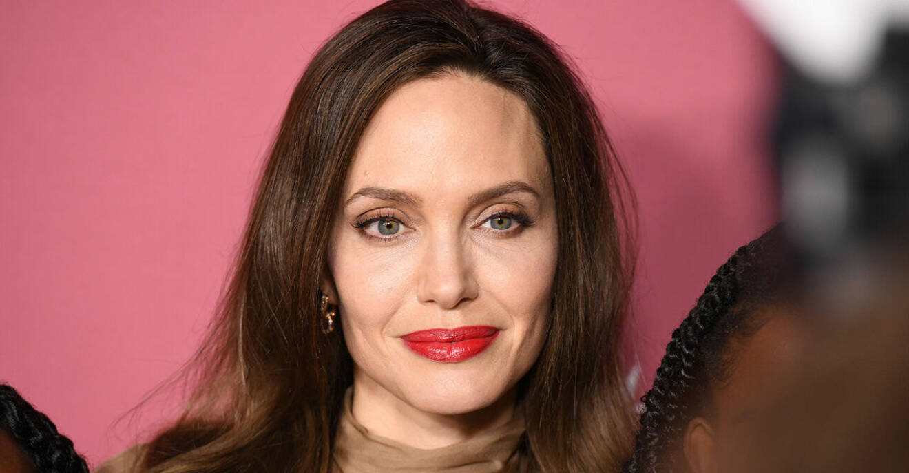 Angelina Jolie i brunt hår