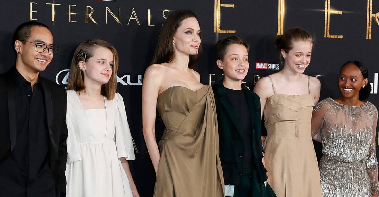 Här dyker Angelina Jolies döttrar upp i hennes klänningar på röda mattan