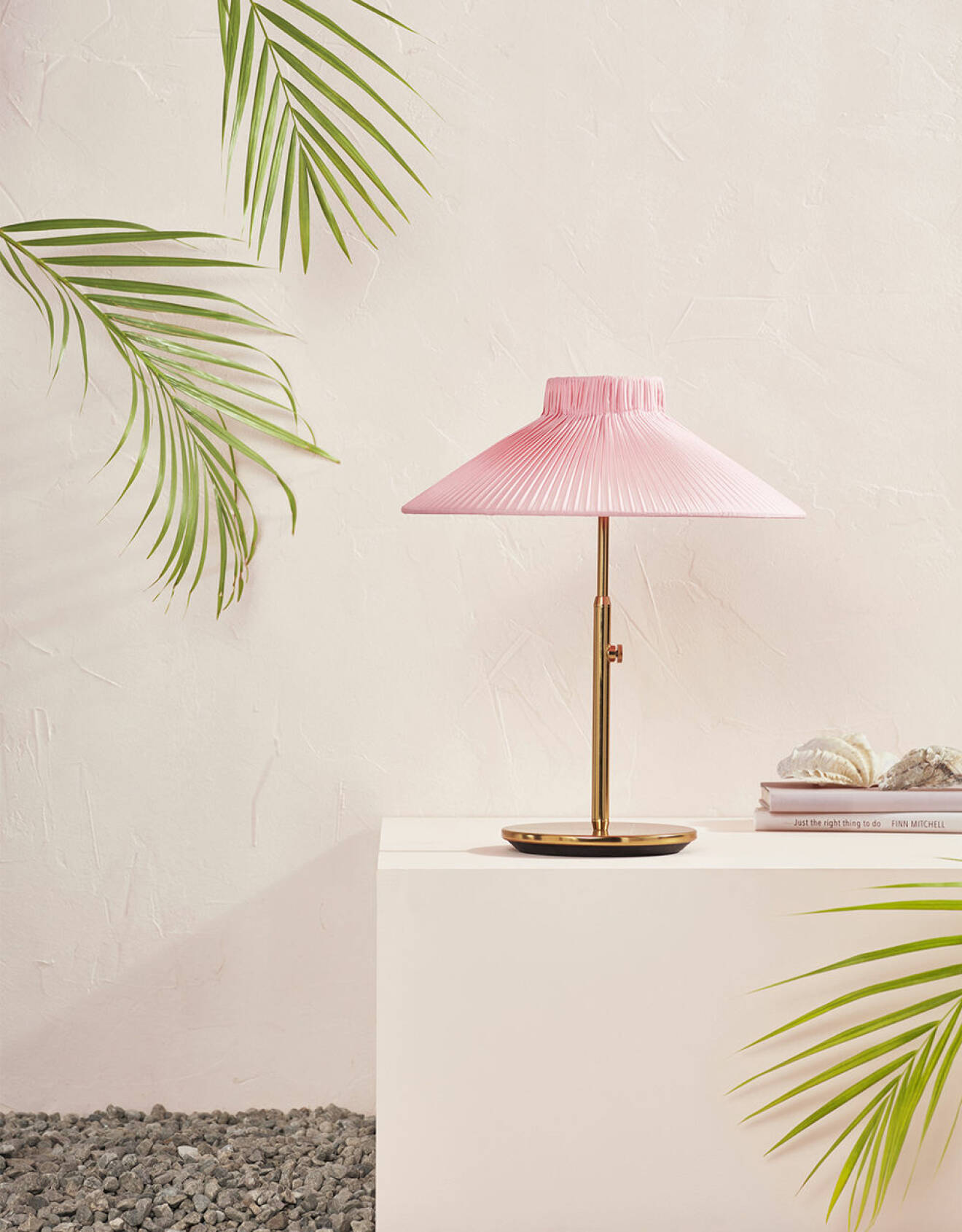 Rosa lampa från Ikea-katalogen 2020