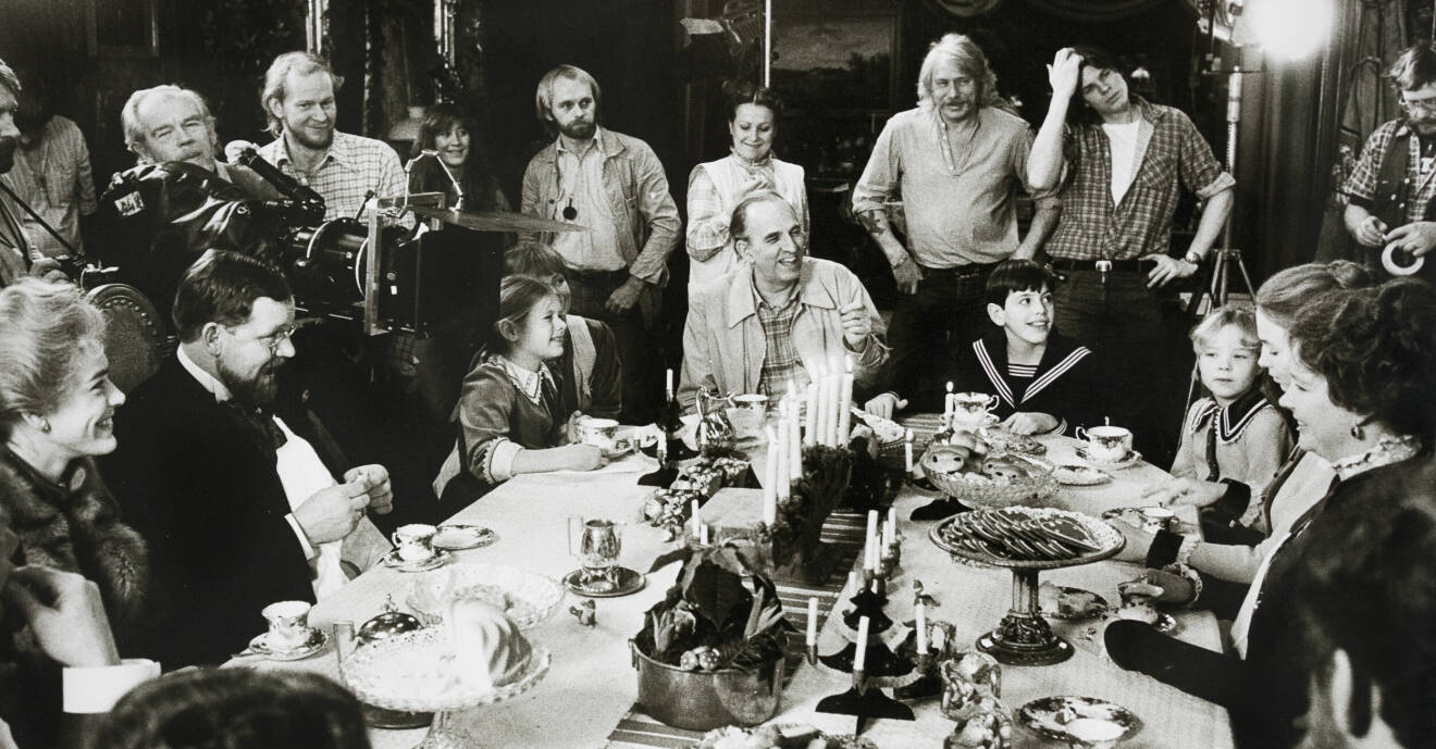 Inspelning av filmen "Fanny och Alexander" i regi av Ingmar Bergman. Fr v Ewa Fröling, Börje Ahlstedt, Pernilla Allwin, Ingmar Bergman, Bertil Guve. Längst till höger Gunn Wållgren.