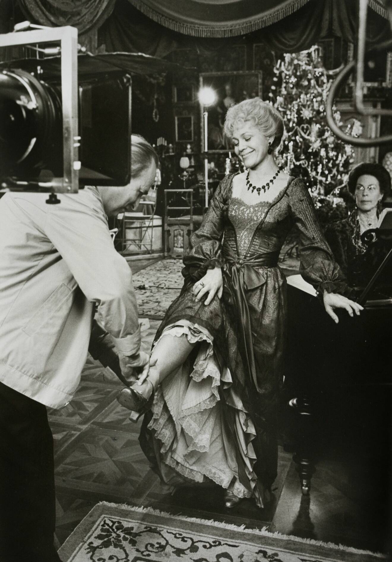 Inspelning av filmen "Fanny och Alexander" år 1981 i regi av Ingmar Bergman (vänster). Till höger Christina Schollin.