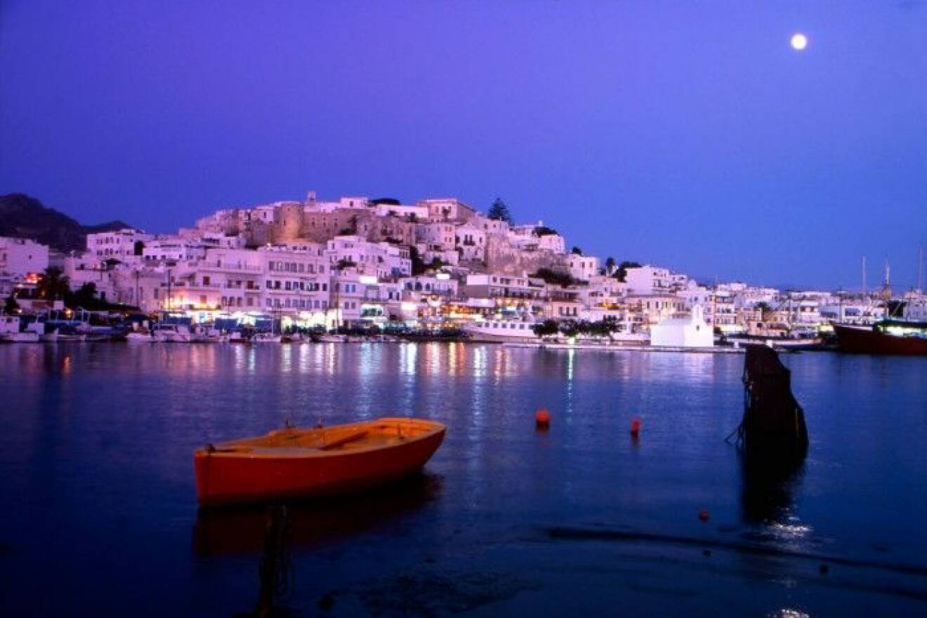 Skymning över Naxos stad.
