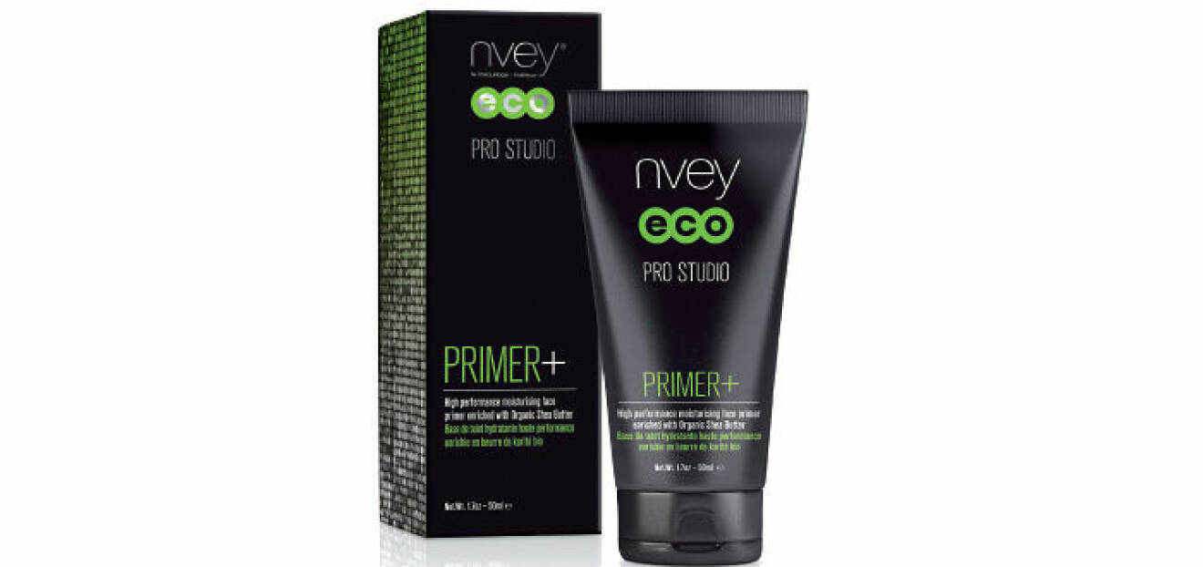 Sköna Primer+ från Nvey Eco levererar fukt och fin lyster, och gör så att huden känns behaglig samtidigt som den ser slätare och fräschare ut. Ca 300 kr.