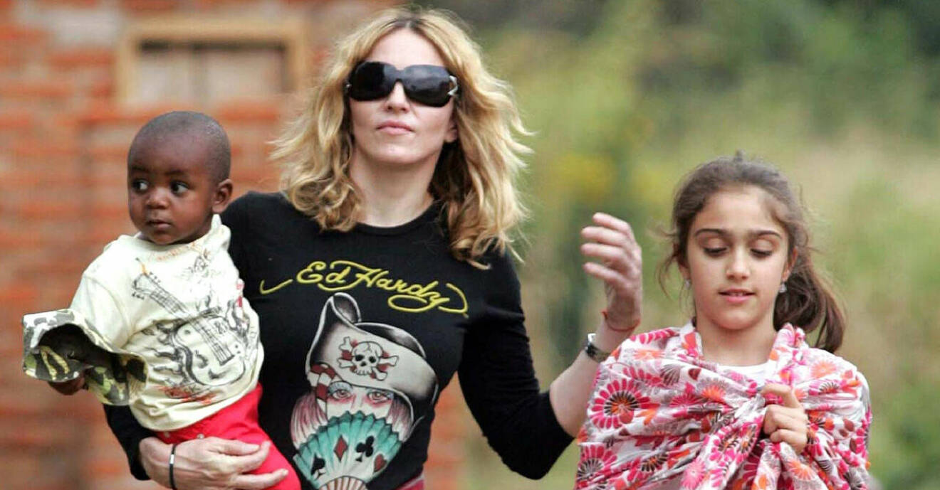 Madonna och sonen David Banda på event – matchar sin mamma i klänning