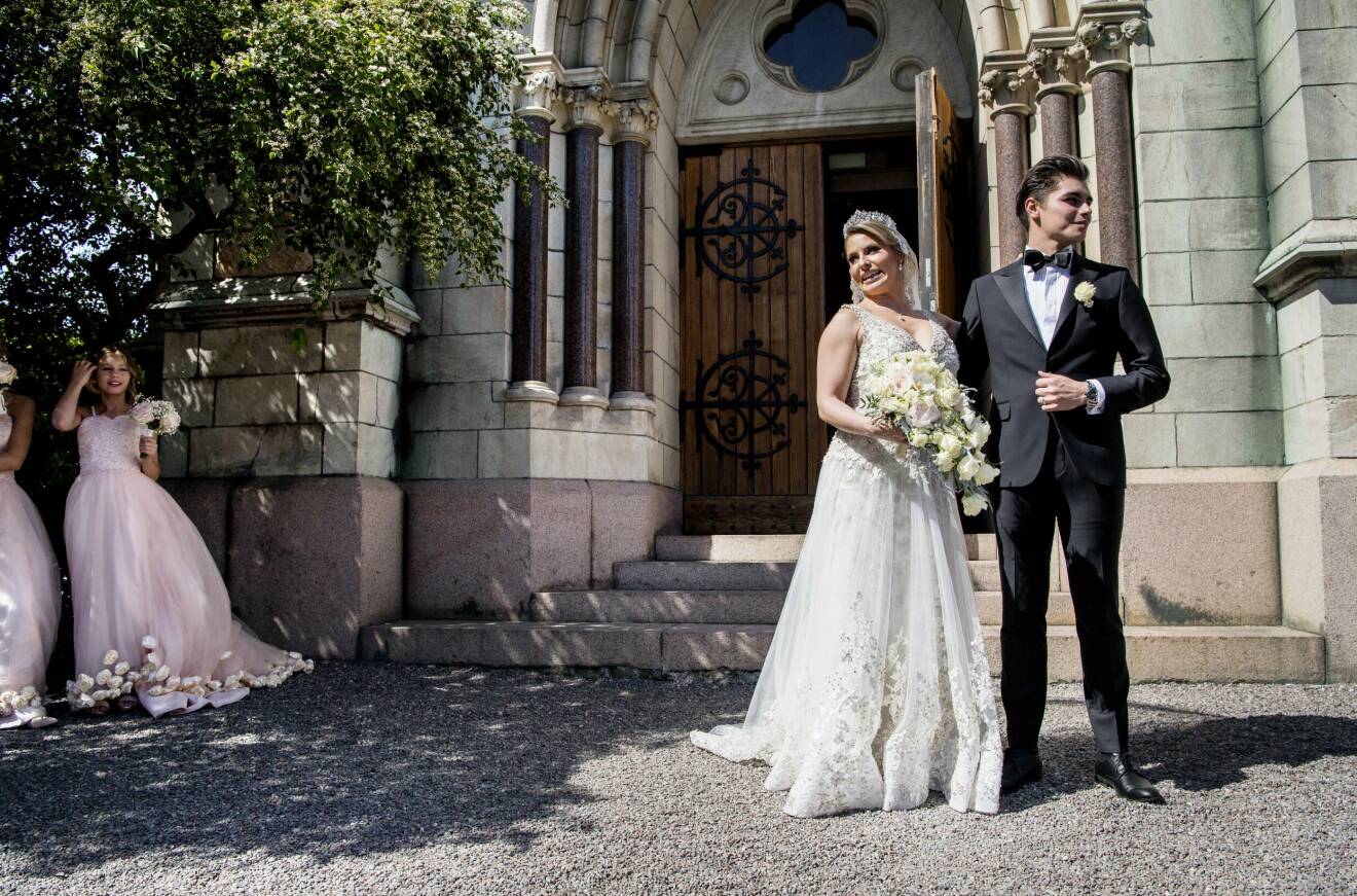 Victoria Fajardo och Anton Ewald förlovade sig 2016, och gifte sig året därpå.