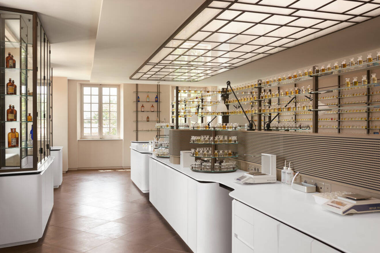 Les Fontaines Parfumées i Grasse har förvandlats till ett modernt parfymlaboratorium där Dior och Louis Vuitton samarbetar. 