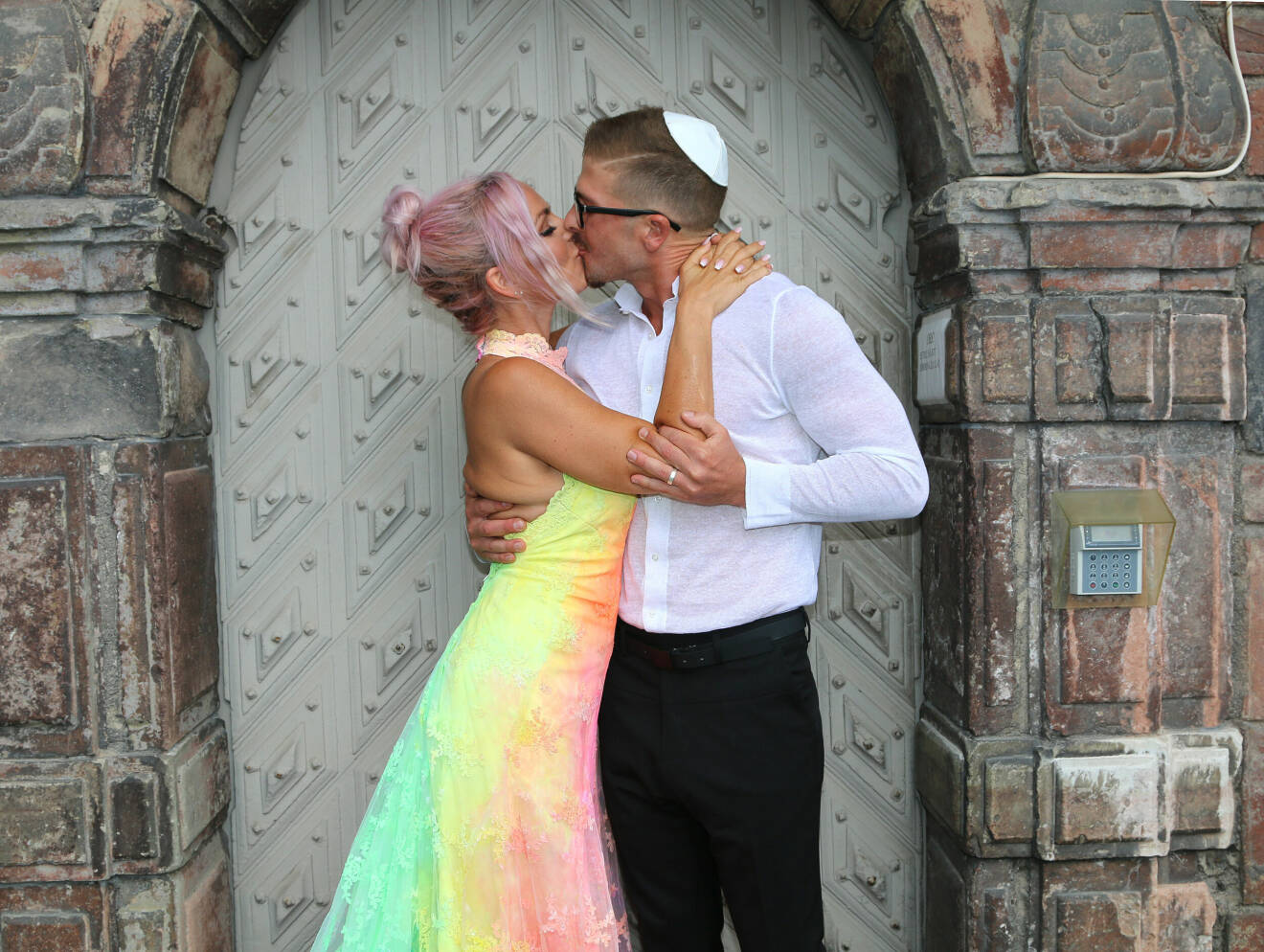 Tess Merkel och Kenny Solomons gifte sig under Prideveckan i Stockholm sommaren 2017.